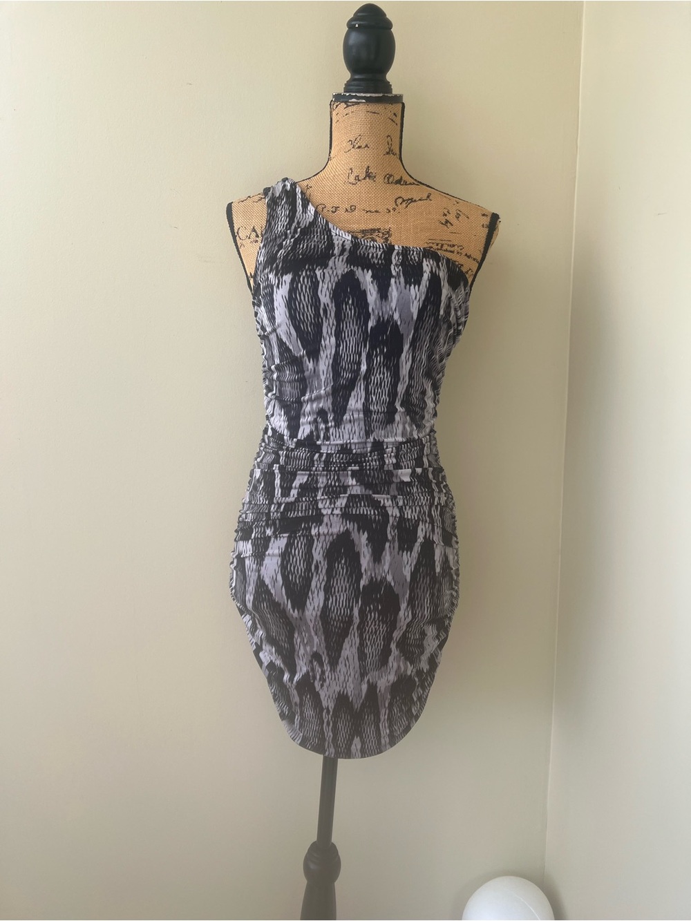 GUESS One-Shoulder Black and White Patterned Bodycon Dress